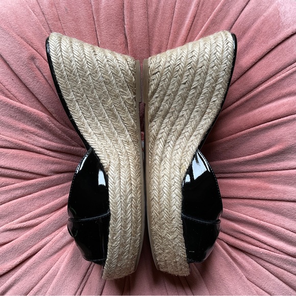 SALE!! ❤️ Valentino Black Patent Leather Bow Sandal with Wedge. Size 7 - Picture 3 of 13